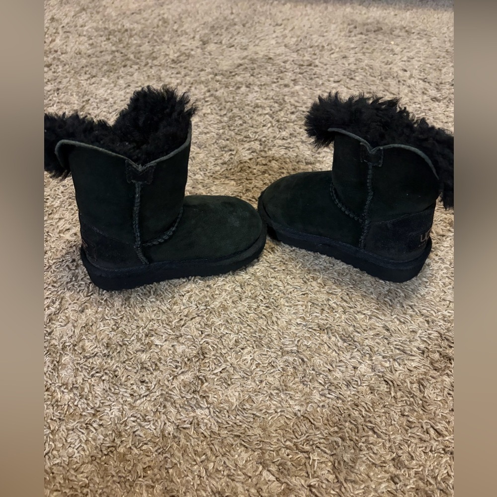 Ugg Toddler Mini Bailey Button II Boot Black - Picture 4 of 8